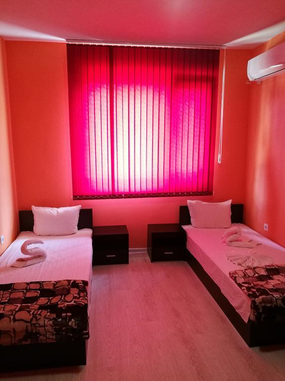Guest House Karaulanov Elhovo  Eksteriør bilde