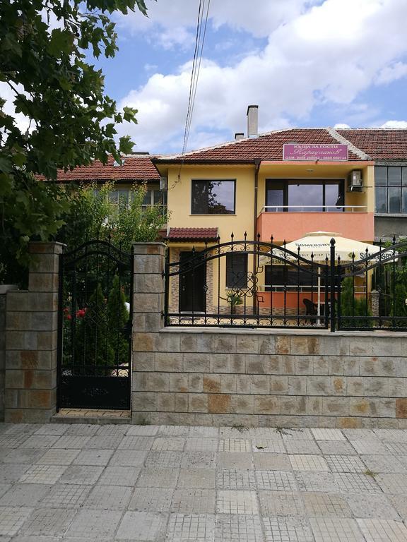 Guest House Karaulanov Elhovo  Eksteriør bilde